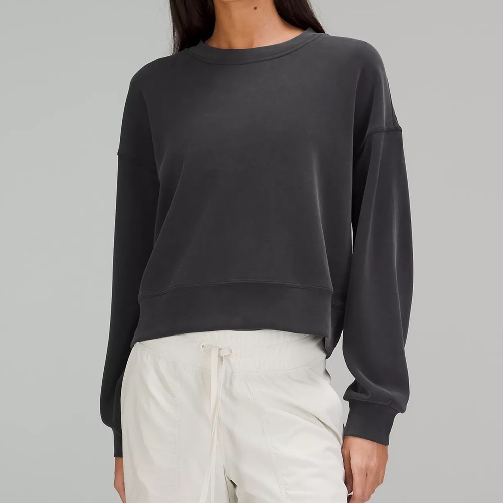 Lululemon Softstreme Perfectly Oversized Cropped Crew
Peach Satin Sweatshirt 6